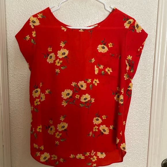 Lily White Tops - Lily White floral top size L